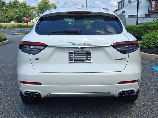2021 Maserati Levante Base