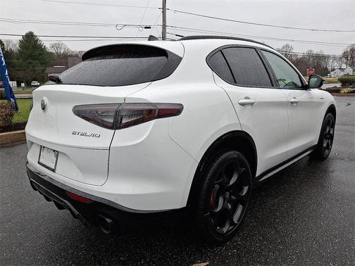 2025 Alfa Romeo Stelvio Sprint AWD