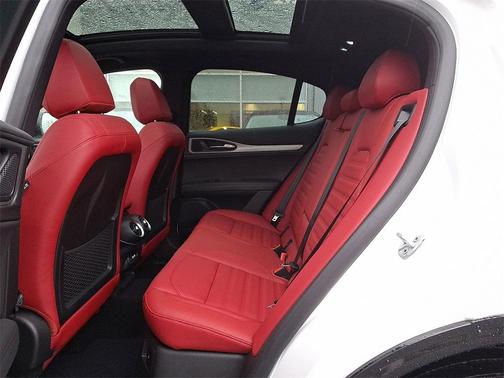 2025 Alfa Romeo Stelvio Sprint AWD