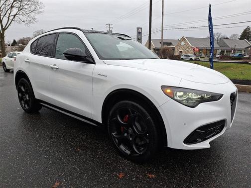 2025 Alfa Romeo Stelvio Sprint AWD