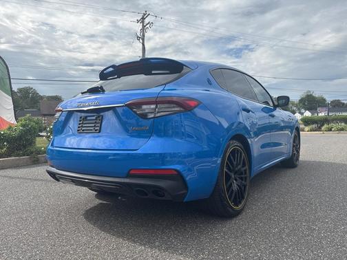 2022 Maserati Levante Tributo