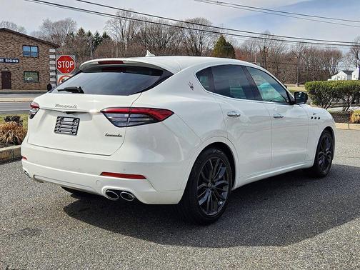Bianco 2024 Maserati Levante GT Ultima