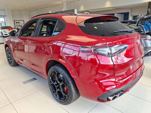 Rosso Etna 2024 Alfa Romeo Stelvio Quadrifoglio