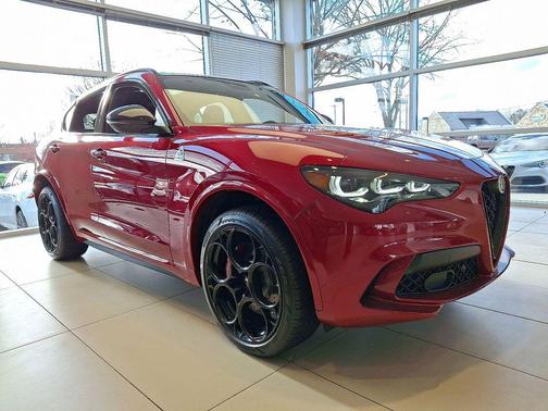 Rosso Etna 2024 Alfa Romeo Stelvio Quadrifoglio