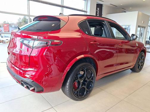 Rosso Etna 2024 Alfa Romeo Stelvio Quadrifoglio