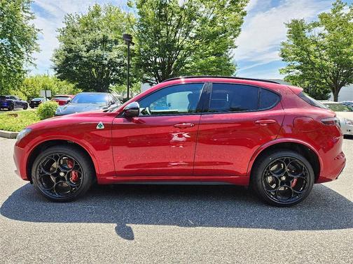 2024 Alfa Romeo Stelvio Quadrifoglio