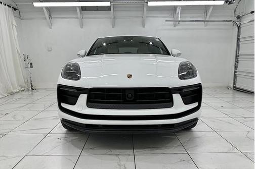 2024 Porsche Macan Base