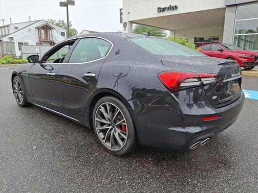 2022 Maserati Ghibli Modena Q4