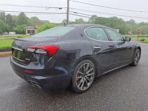 2022 Maserati Ghibli Modena Q4