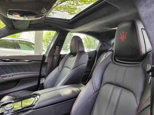 2022 Maserati Ghibli Modena Q4