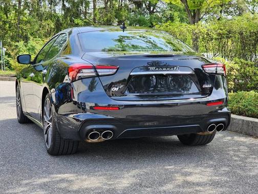 2022 Maserati Ghibli Modena Q4