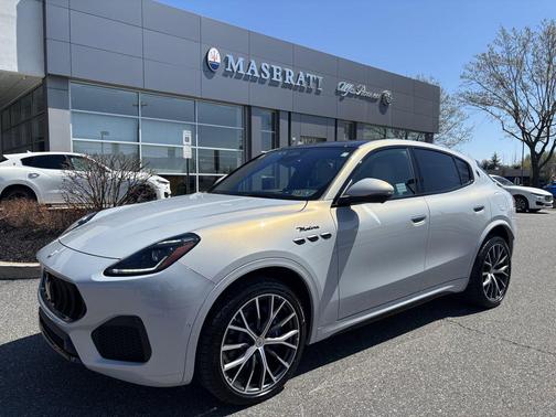 Bianco Astro Metallic 2023 Maserati Grecale Modena