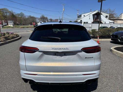 Bianco Astro Metallic 2023 Maserati Grecale Modena