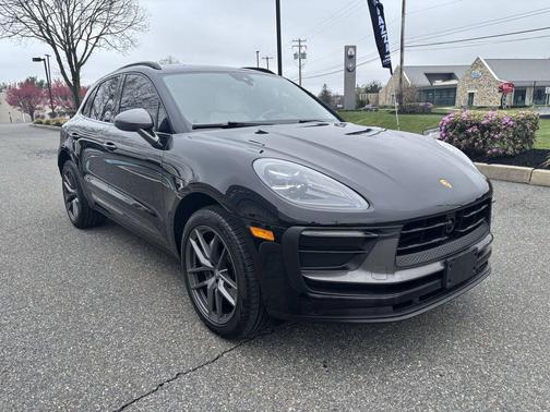 Jet Black Metallic 2024 Porsche Macan T