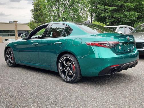 Verde Fangio Metallic 2026 Alfa Romeo Giulia AWD