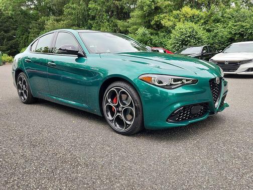 Verde Fangio Metallic 2026 Alfa Romeo Giulia AWD