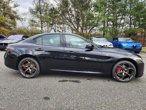 Vulcano Black Metallic 2024 Alfa Romeo Giulia Ti