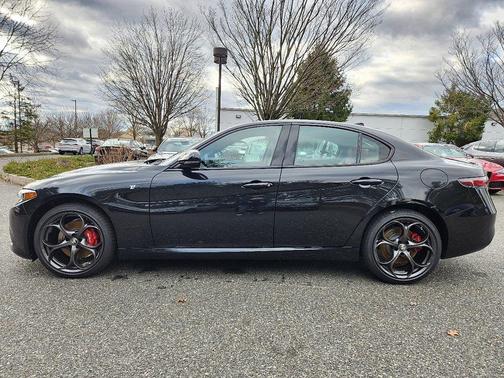 Vulcano Black Metallic 2024 Alfa Romeo Giulia Ti