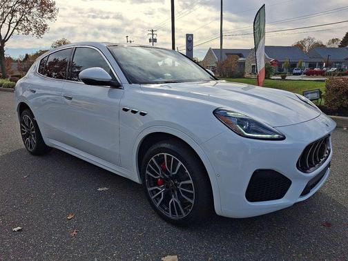 Bianco Astro Metallic 2025 Maserati Grecale MODENA