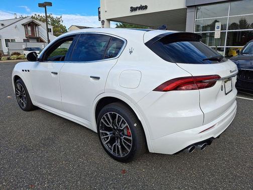 Bianco Astro Metallic 2025 Maserati Grecale MODENA