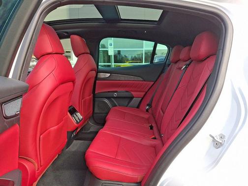 Bianco Astro Metallic 2025 Maserati Grecale MODENA