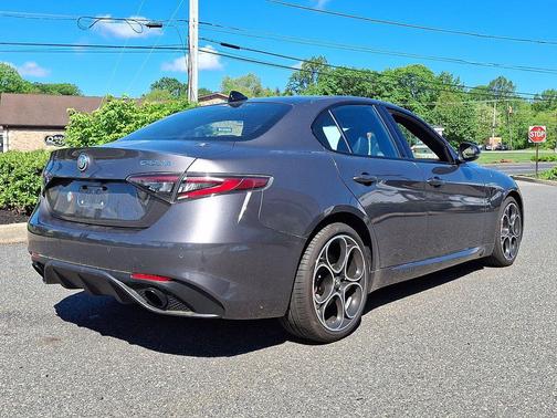 Vesuvio Gray Metallic 2024 Alfa Romeo Giulia Veloce AWD