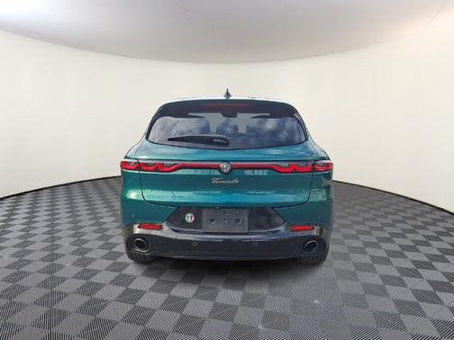 Verde Fangio Tri-Coat 2024 Alfa Romeo Tonale Veloce
