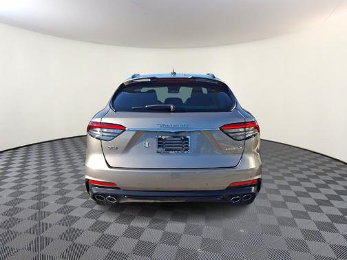 Grigio Metallic 2021 Maserati Levante Base