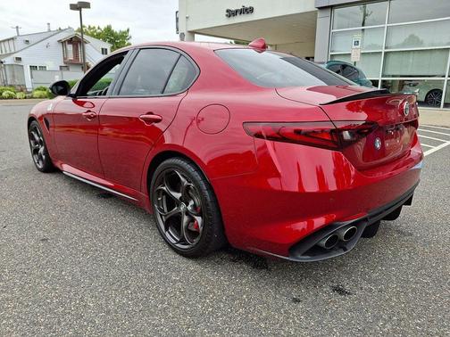 Rosso Etna 2023 Alfa Romeo Giulia Quadrifoglio