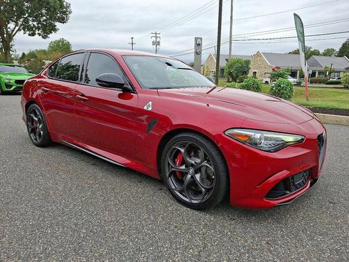 Rosso Etna 2023 Alfa Romeo Giulia Quadrifoglio