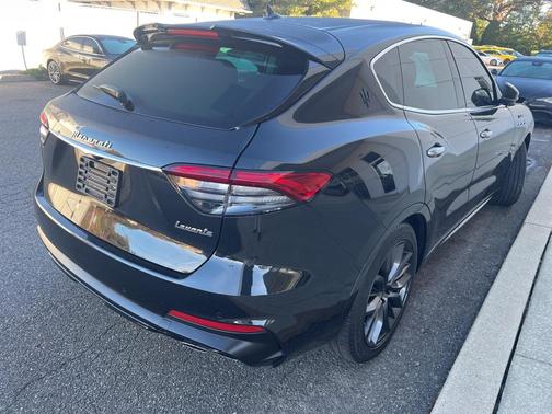 2022 Maserati Levante Modena