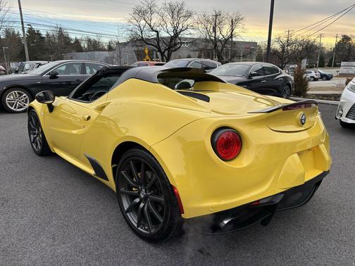 Giallo Prototipo 2016 Alfa Romeo 4C Spider Base
