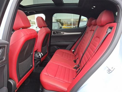 2025 Alfa Romeo Stelvio Sprint AWD