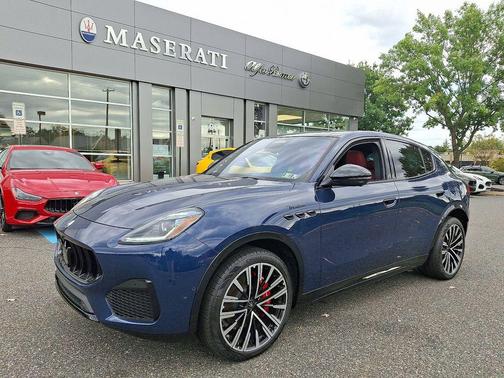 Blue 2025 Maserati Grecale Modena
