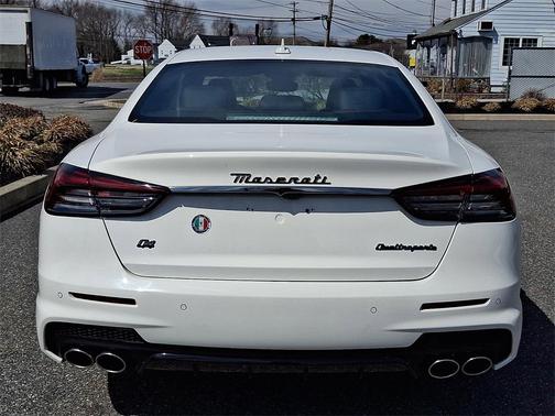 2024 Maserati Quattroporte Modena Ultima Q4