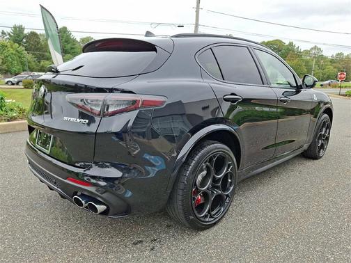 2024 Alfa Romeo Stelvio Quadrifoglio