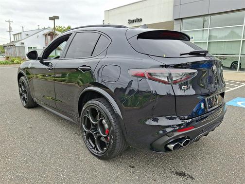 2024 Alfa Romeo Stelvio Quadrifoglio