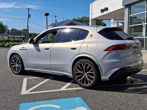 Grigio Cangiante Tri-Coat 2023 Maserati Grecale Trofeo