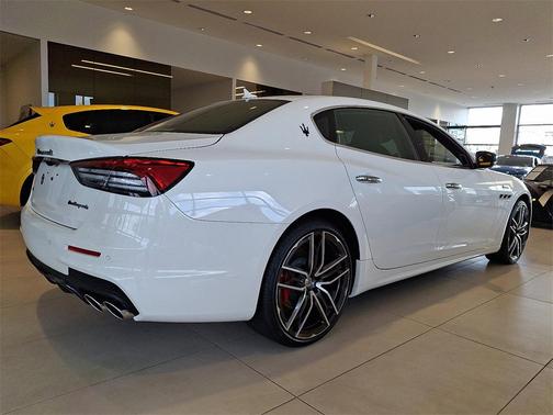 2024 Maserati Quattroporte Modena Ultima Q4