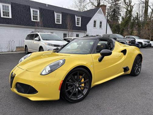 Giallo Prototipo 2016 Alfa Romeo 4C Spider Base