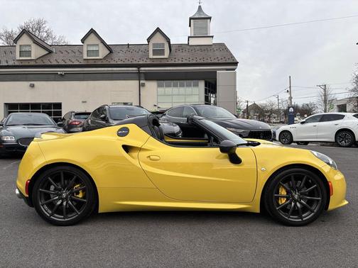 Giallo Prototipo 2016 Alfa Romeo 4C Spider Base