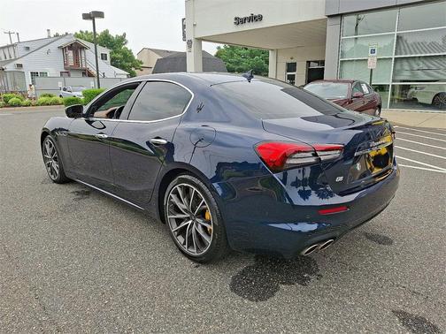 2022 Maserati Ghibli Modena Q4