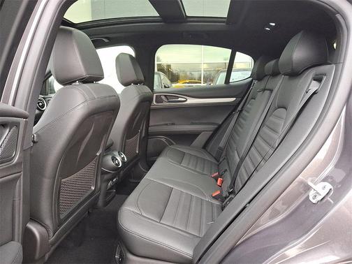 2025 Alfa Romeo Stelvio Sprint AWD