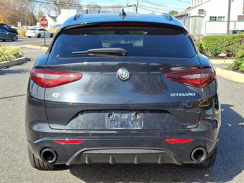 2022 Alfa Romeo Stelvio Ti
