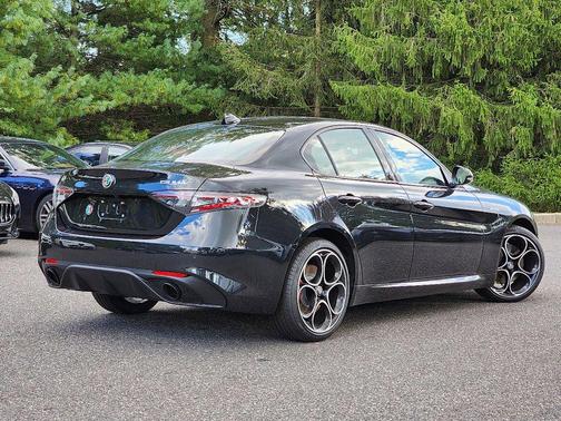 Vulcano Black Metallic 2024 Alfa Romeo Giulia Veloce AWD