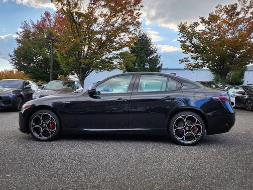Vulcano Black Metallic 2024 Alfa Romeo Giulia Veloce AWD
