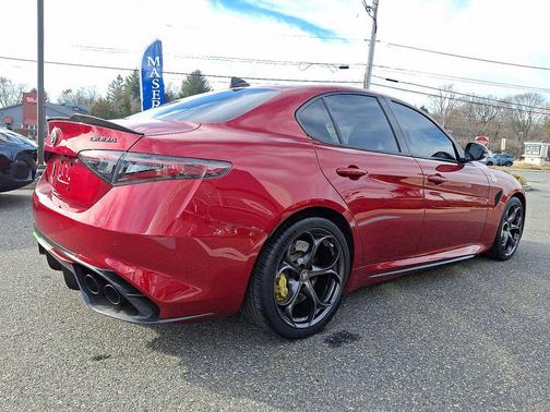 Rosso Etna 2024 Alfa Romeo Giulia Quadrifoglio