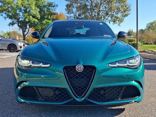 Verde Fangio Metallic 2024 Alfa Romeo Giulia Quadrifoglio
