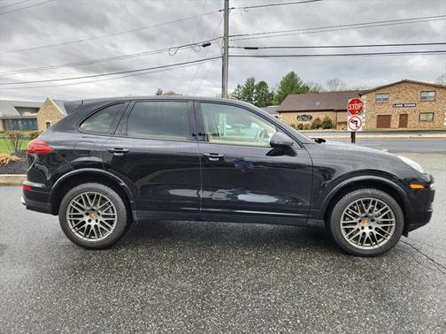 2017 Porsche Cayenne Base