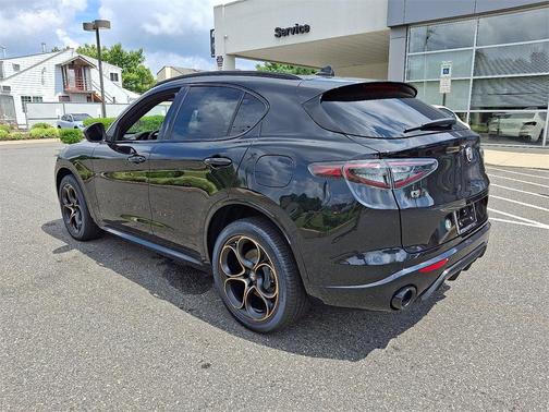 2025 Alfa Romeo Stelvio Sprint AWD